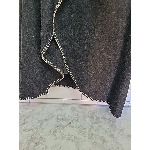 Occasionally Made Womens L Cape Wool Black Poncho Sweater Soft Comfy Casual Chic - Picture 8 of 9